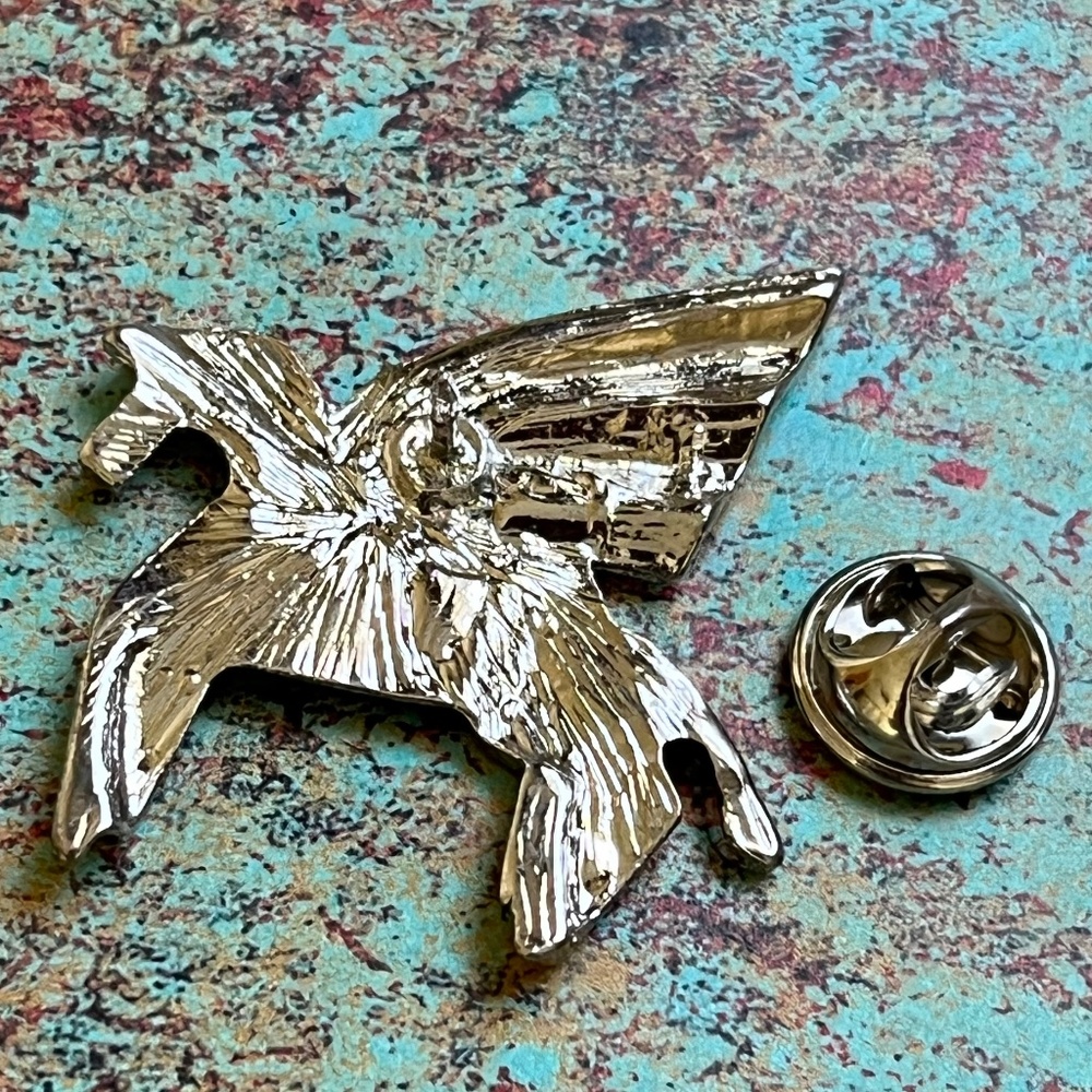 Metallic Origami Pegasus Silver Pin - Picture 3 of 6